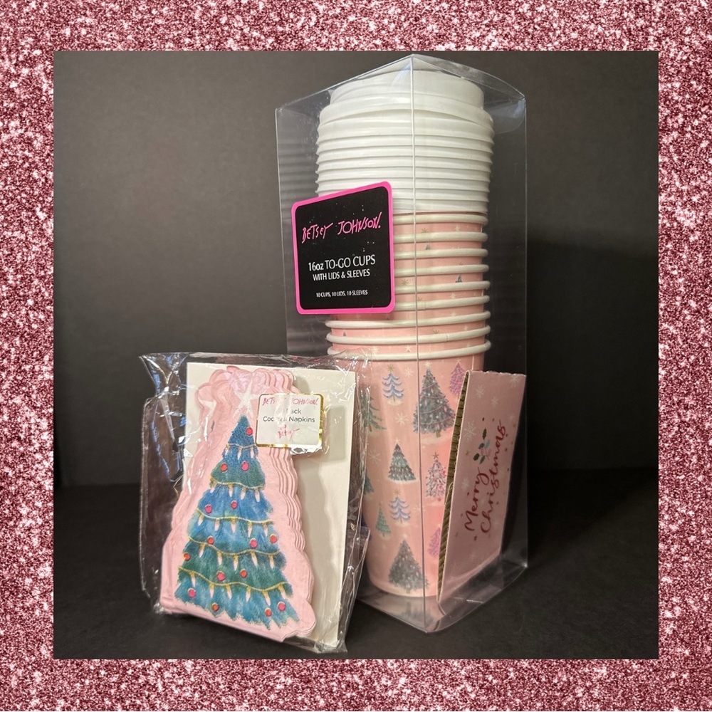 Betsey Johnson to go cups and with matching napkins 🎄